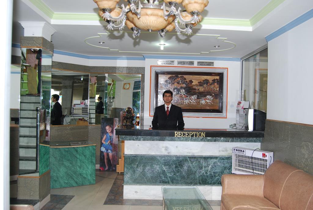 Chichoga Holiday Inn Manali  Bagian luar foto